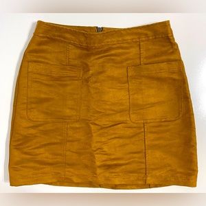 ❌SOLD❌ Women’s “Like-New” Old Navy Suede Tan Skirt, Sz 2